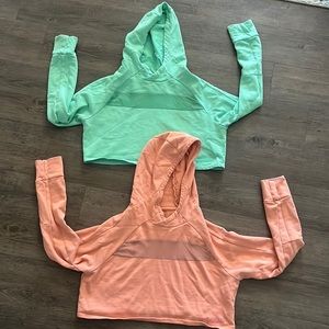 Gymshark Move Cropped hoodies - pistachio and light orange color. Size medium.